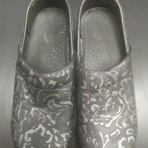 Dansko Sanita Clogs Size 37/6.5